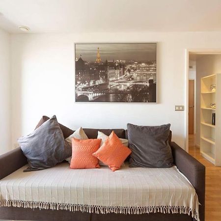 Room With Private Bathroom In A Modern Two Bedroom Two Bathroom Flat Londra Esterno foto