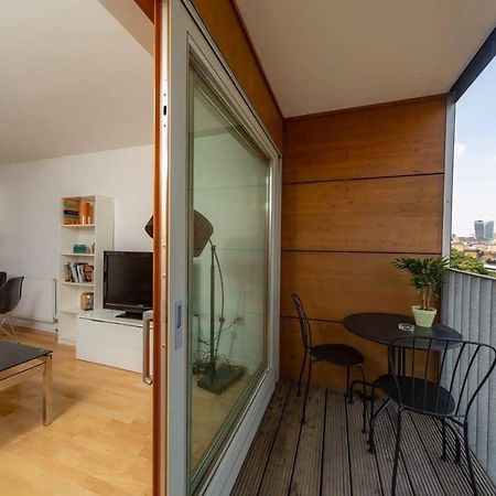 Room With Private Bathroom In A Modern Two Bedroom Two Bathroom Flat Londra Esterno foto