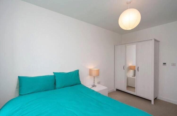 Room With Private Bathroom In A Modern Two Bedroom Two Bathroom Flat Londra Esterno foto